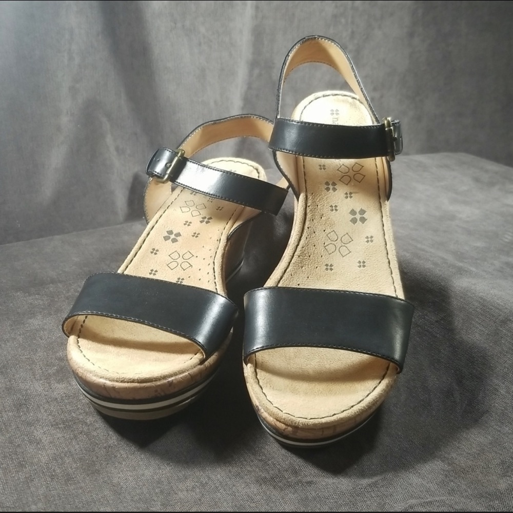 Naturalizer Norton Black Faux Leather Wedge Brass Buckle Sandals - Picture 2 of 8